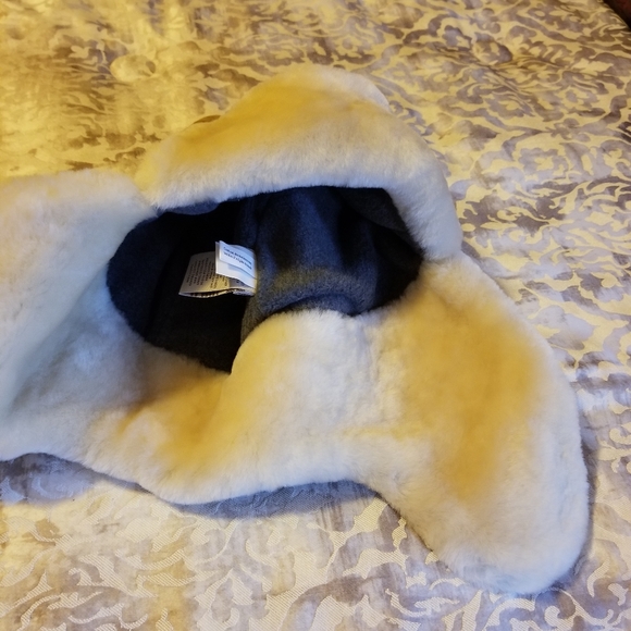 "SOLD" UGG Hat  - 60% reduction😃😃 - Picture 6 of 7